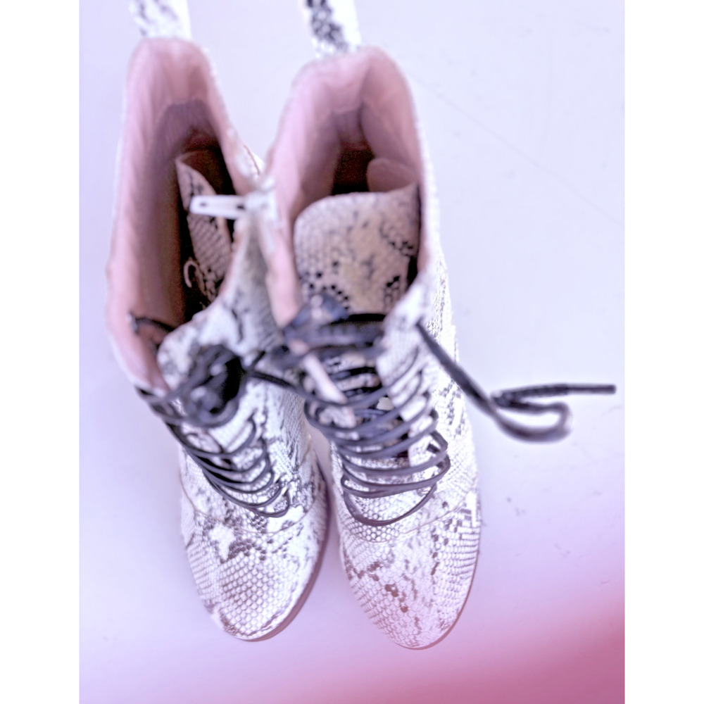 Chase + Chloe Women's Binx-1 Combat High Heel Ankle Boots Snakeskin Size 10 - Picture 5 of 8